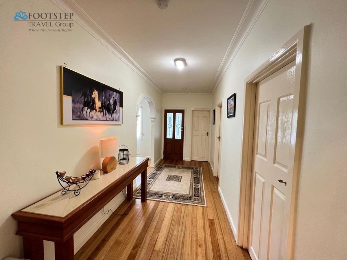 סיינט אלבאנס Cosy 4Br Home 15 Minutes Away From Melbourne Airport מראה חיצוני תמונה