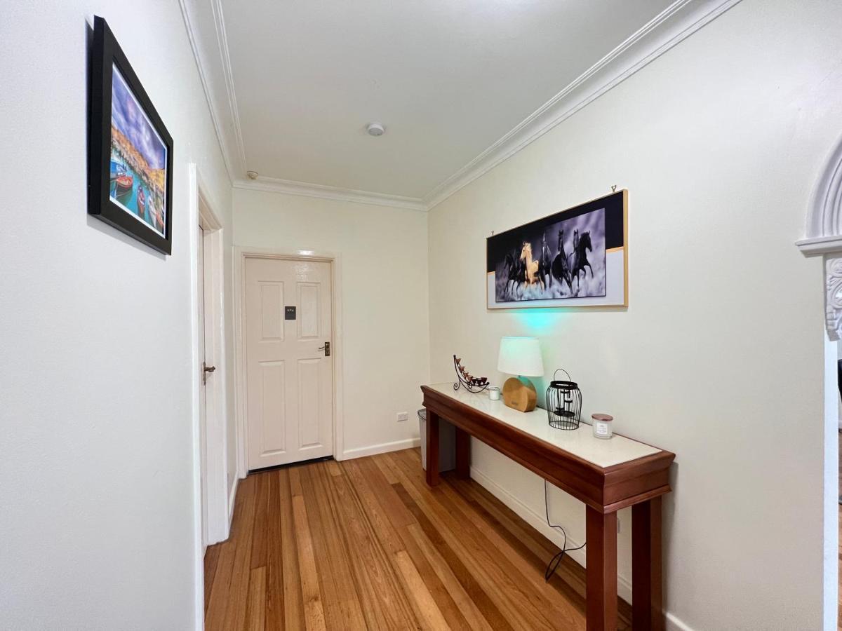 סיינט אלבאנס Cosy 4Br Home 15 Minutes Away From Melbourne Airport מראה חיצוני תמונה
