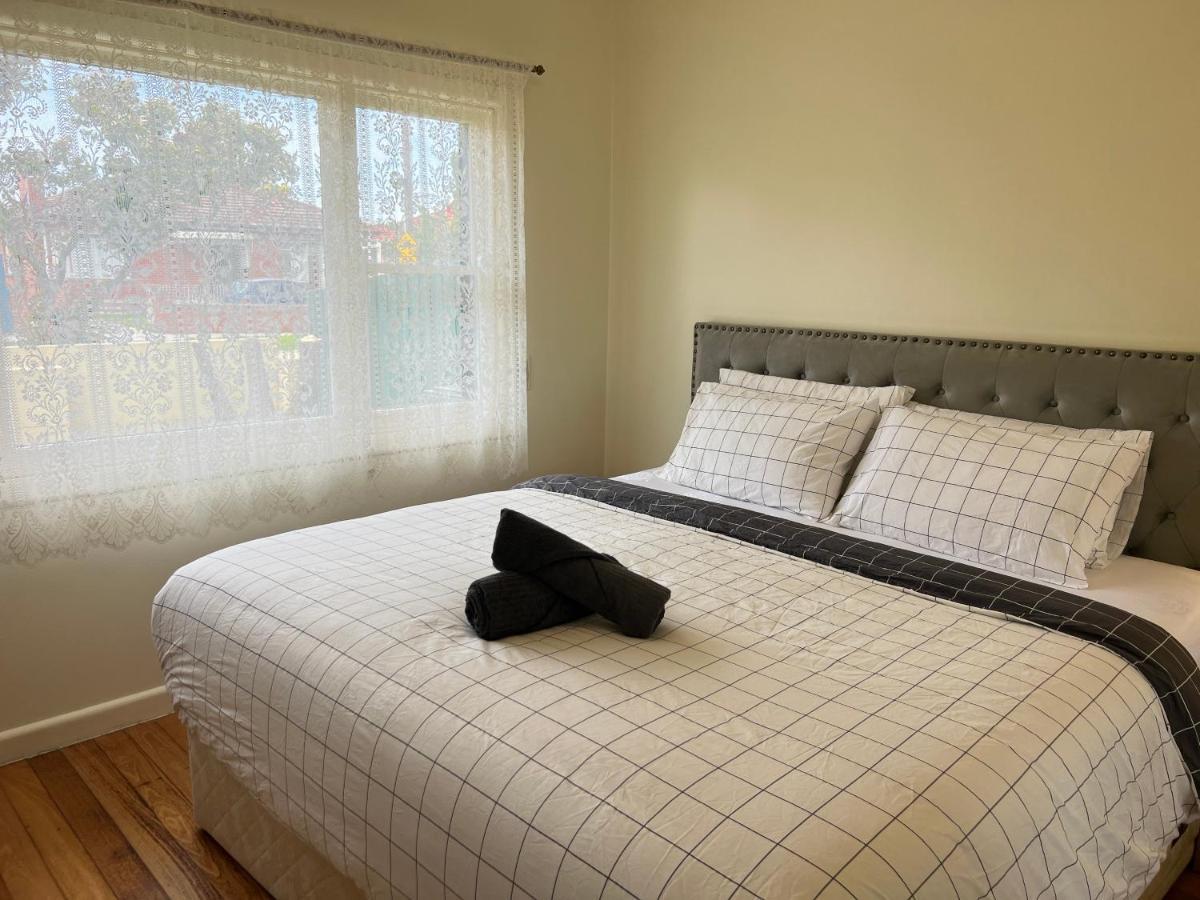 סיינט אלבאנס Cosy 4Br Home 15 Minutes Away From Melbourne Airport מראה חיצוני תמונה