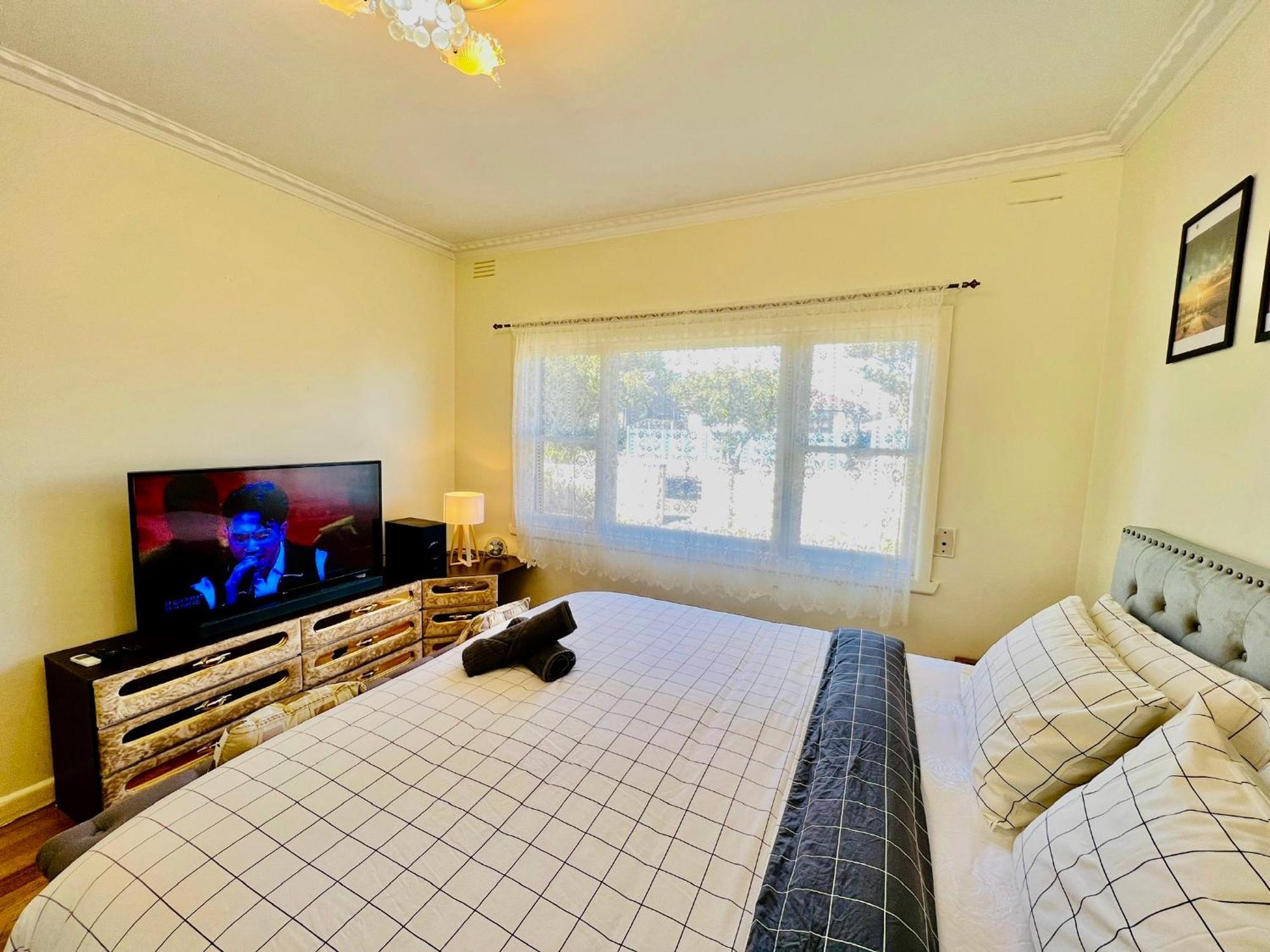 סיינט אלבאנס Cosy 4Br Home 15 Minutes Away From Melbourne Airport מראה חיצוני תמונה