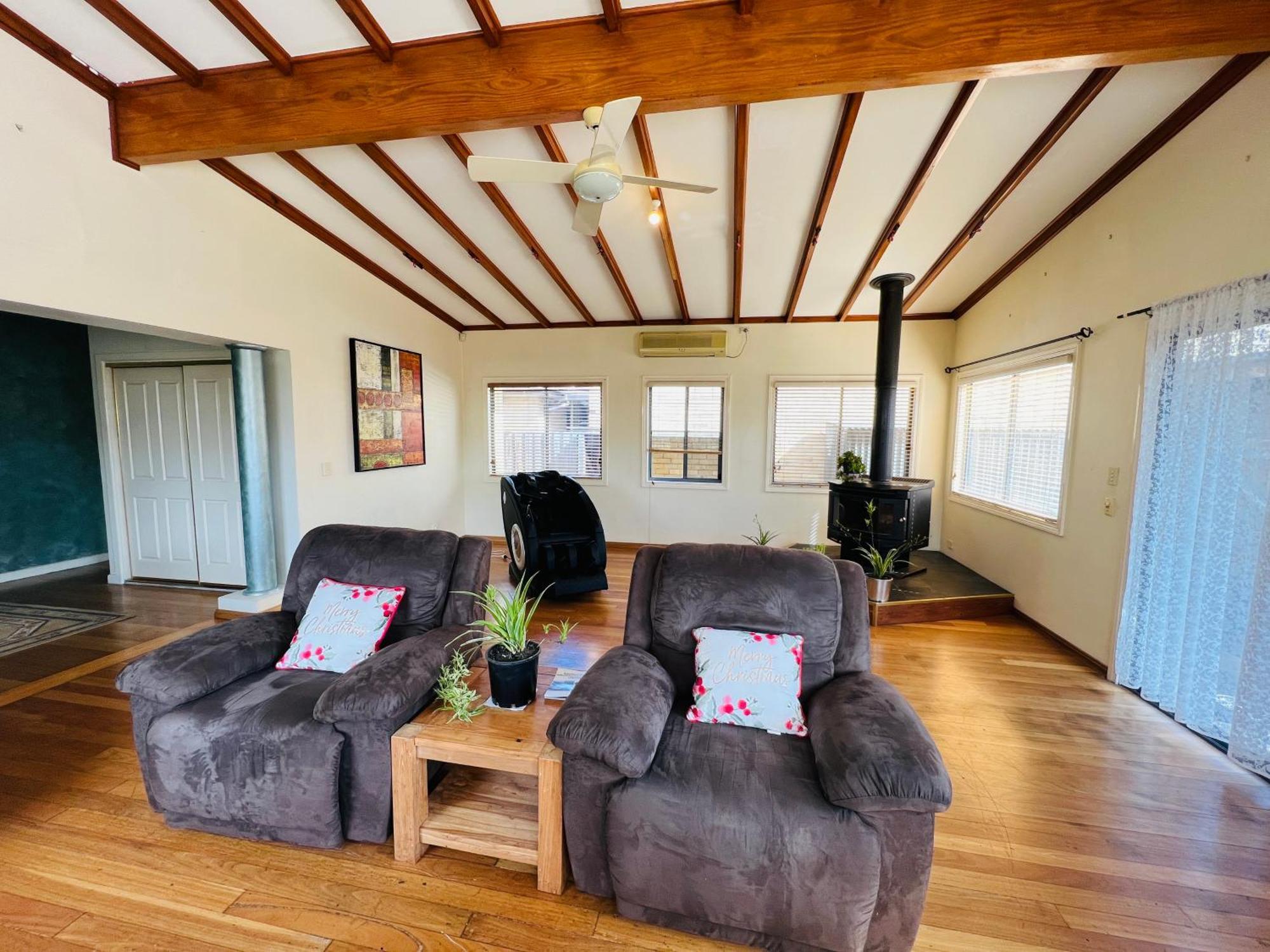 סיינט אלבאנס Cosy 4Br Home 15 Minutes Away From Melbourne Airport מראה חיצוני תמונה