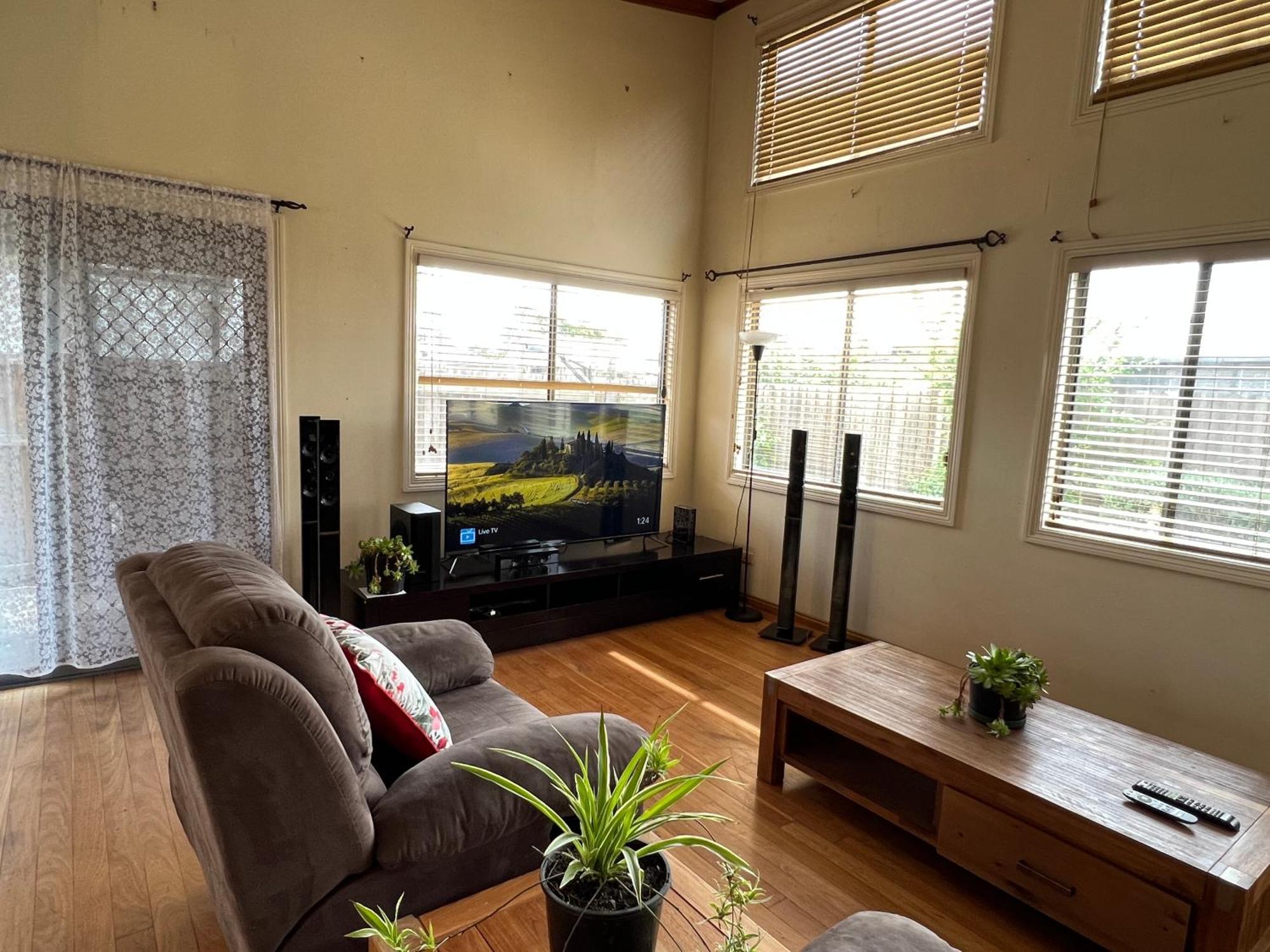 סיינט אלבאנס Cosy 4Br Home 15 Minutes Away From Melbourne Airport מראה חיצוני תמונה