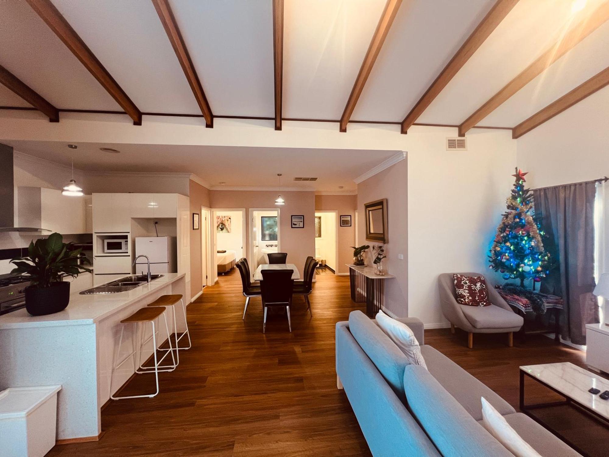 סיינט אלבאנס Cosy 4Br Home 15 Minutes Away From Melbourne Airport מראה חיצוני תמונה