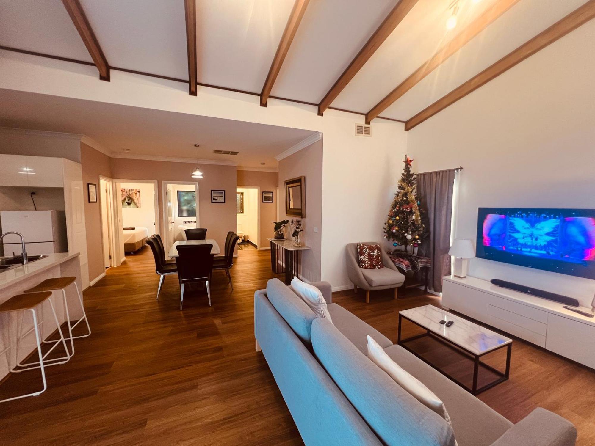 סיינט אלבאנס Cosy 4Br Home 15 Minutes Away From Melbourne Airport מראה חיצוני תמונה