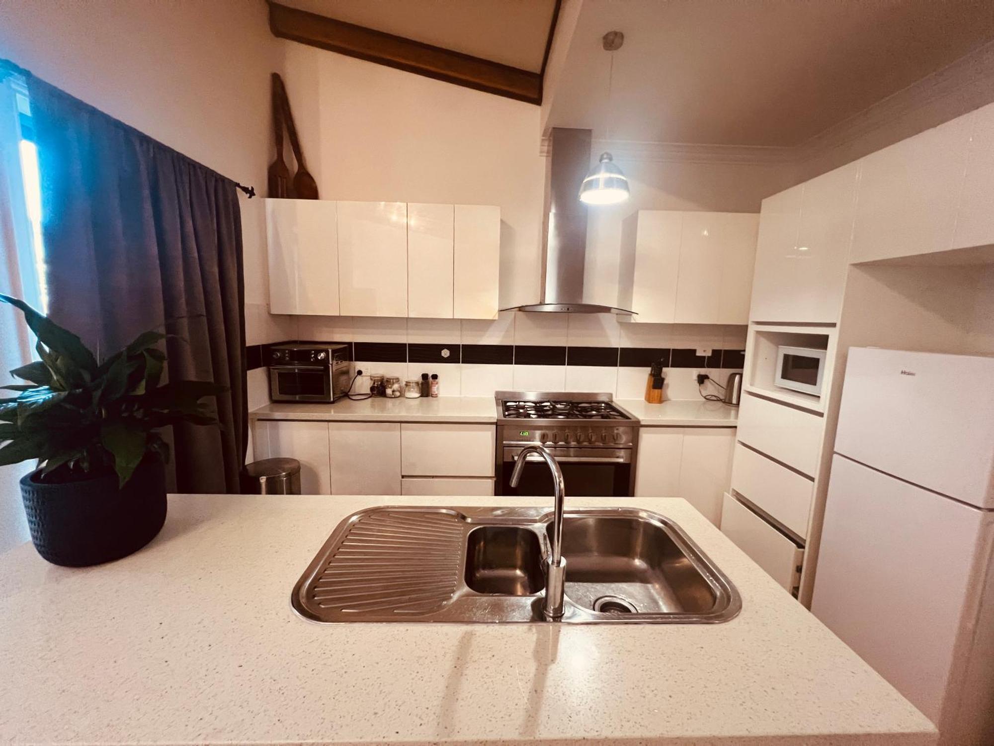 סיינט אלבאנס Cosy 4Br Home 15 Minutes Away From Melbourne Airport מראה חיצוני תמונה