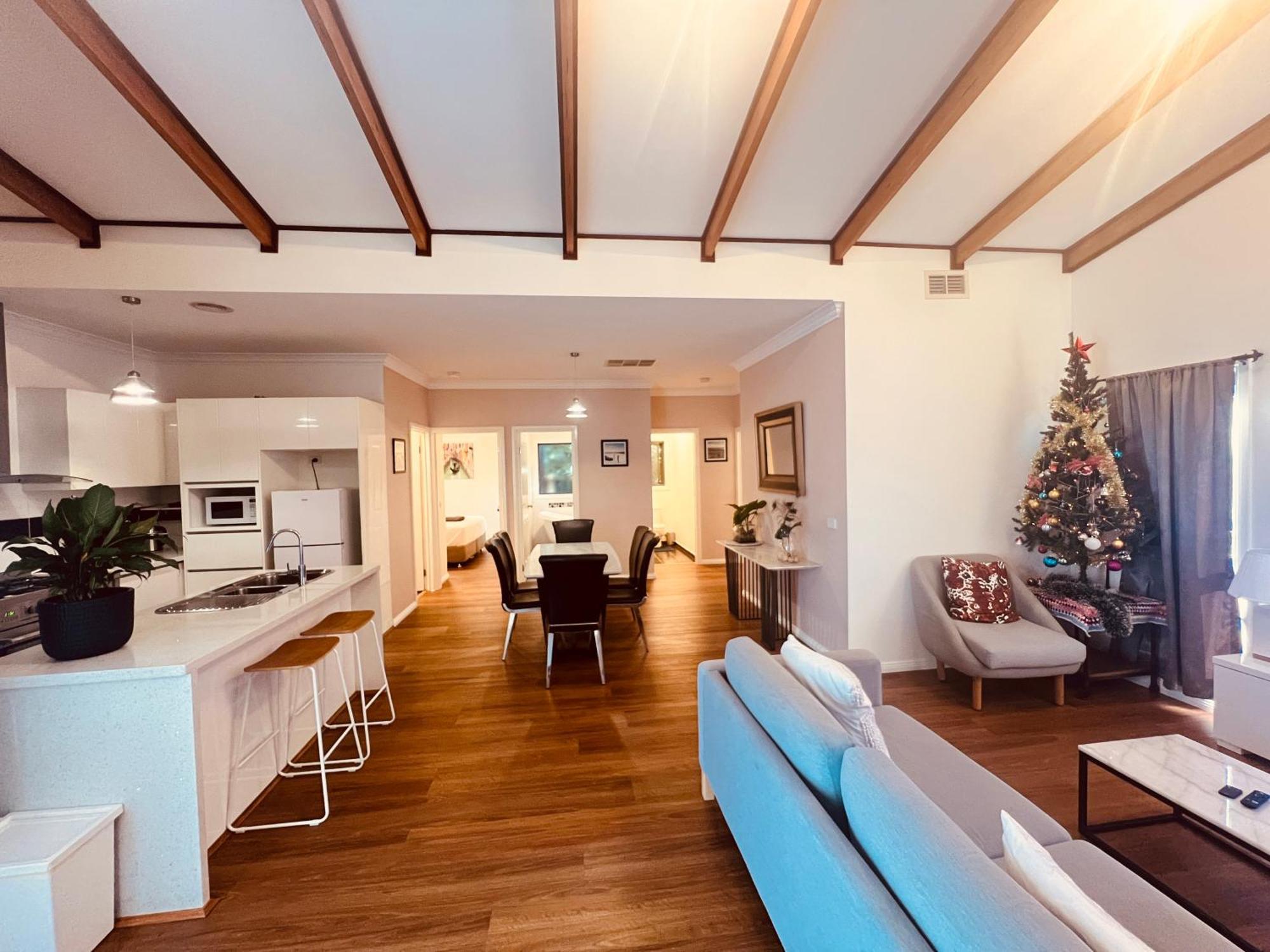 סיינט אלבאנס Cosy 4Br Home 15 Minutes Away From Melbourne Airport מראה חיצוני תמונה