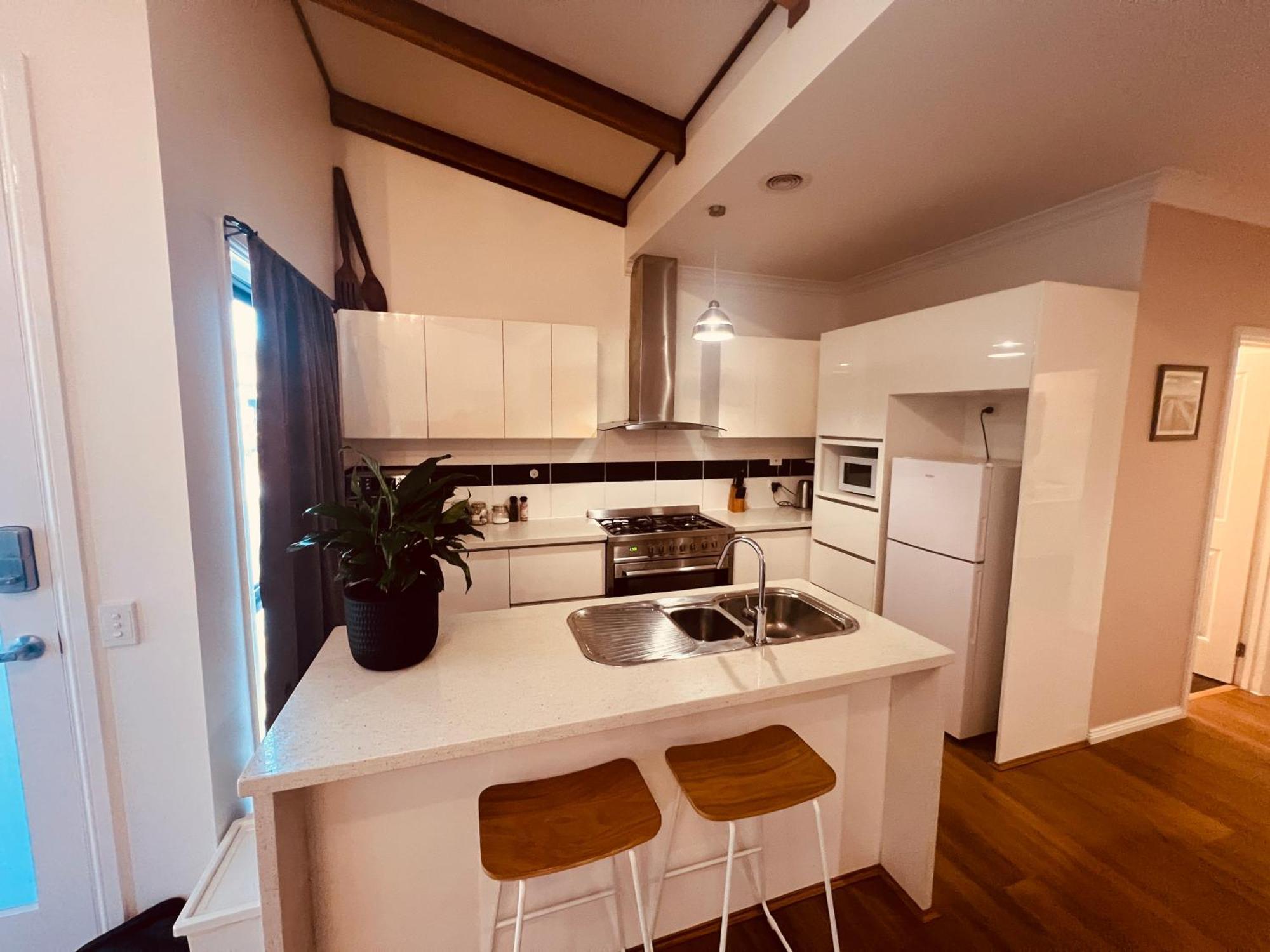סיינט אלבאנס Cosy 4Br Home 15 Minutes Away From Melbourne Airport מראה חיצוני תמונה