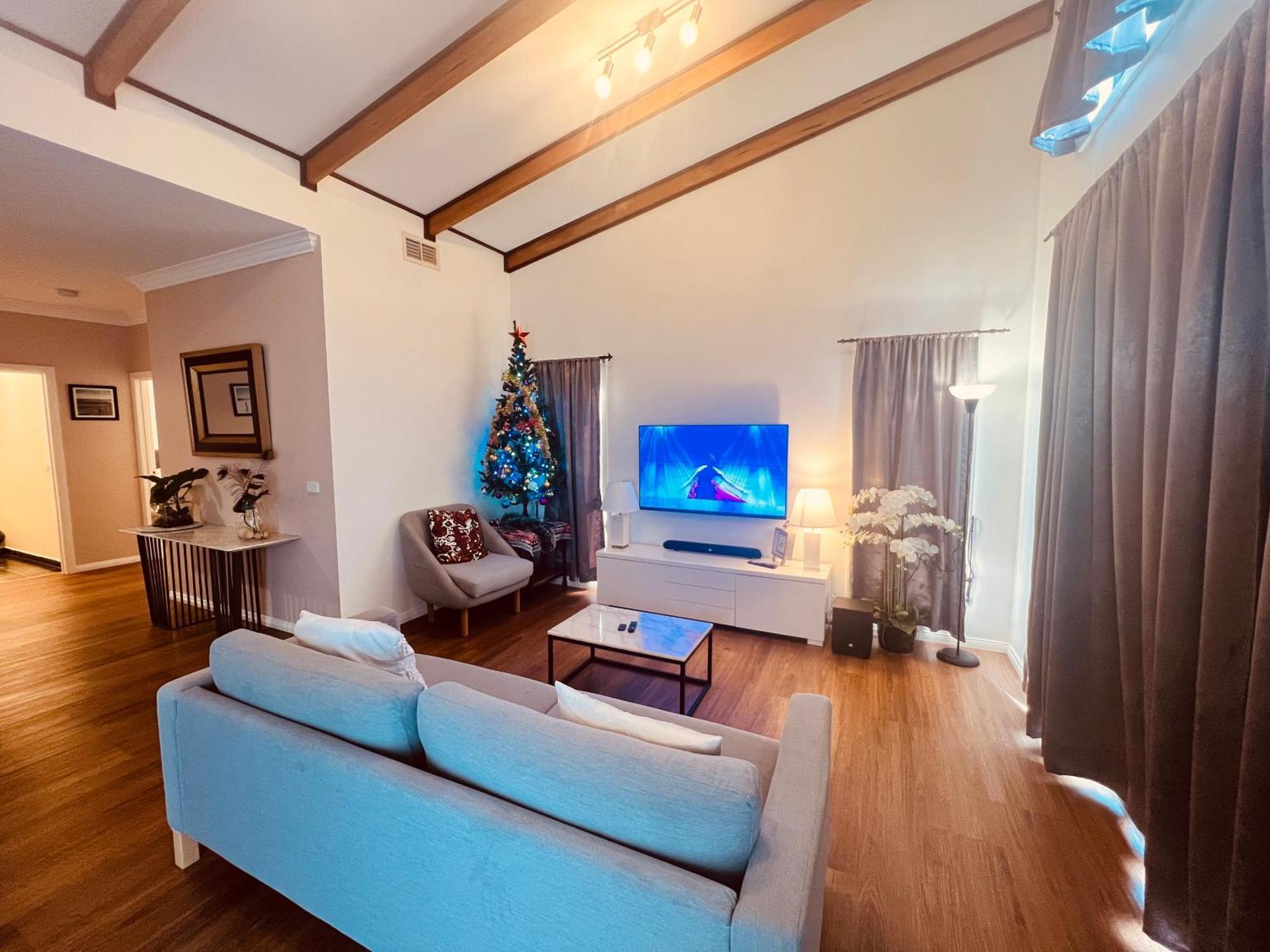 סיינט אלבאנס Cosy 4Br Home 15 Minutes Away From Melbourne Airport מראה חיצוני תמונה
