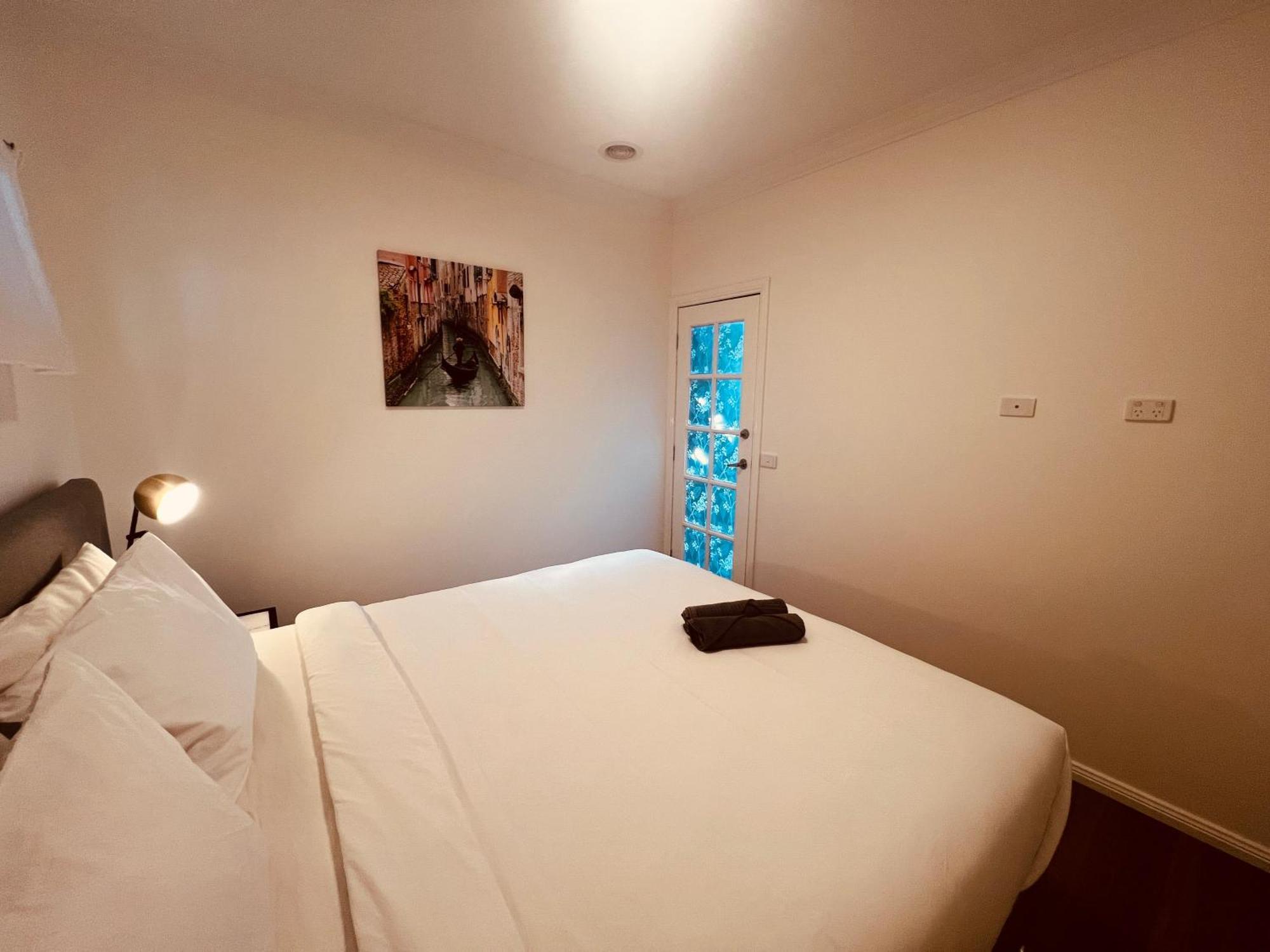 סיינט אלבאנס Cosy 4Br Home 15 Minutes Away From Melbourne Airport מראה חיצוני תמונה