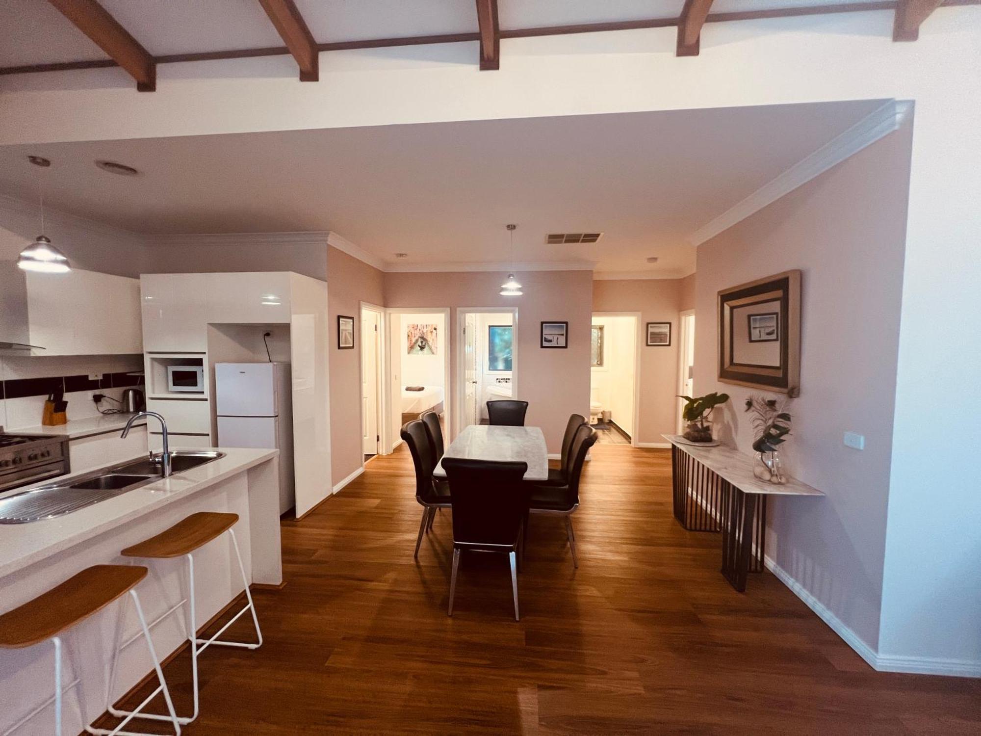 סיינט אלבאנס Cosy 4Br Home 15 Minutes Away From Melbourne Airport מראה חיצוני תמונה